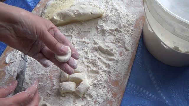 Стряпаем вареники ленивые.
