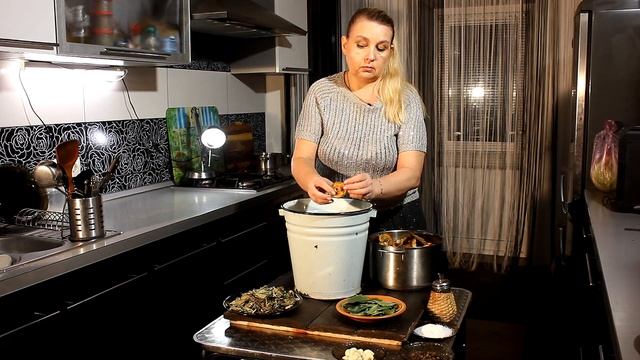 Соленые рыжики. Как солить рыжики холодным способом.