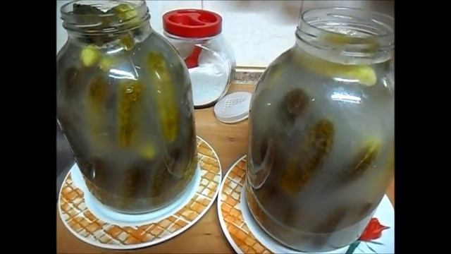 Квашеные огурцы в банке на зиму. Пальчики оближешь.