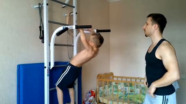 Как легко научить ребёнка подтягиваться на турнике