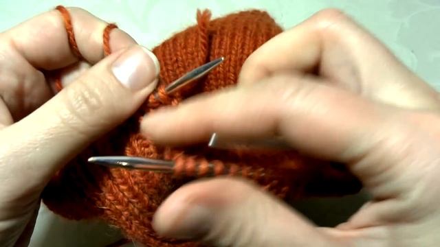 Базовая шапка резинкой 1 х 1 // Как закрыть макушку // Мастер класс // Шапка спицами Drops NEPAL