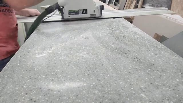 Изготовление выреза под варочную панель в столешнице из искусственного камня.