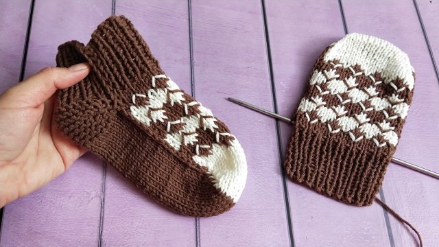 Детские носочки спицами без шва ? с двухцветным узором ?