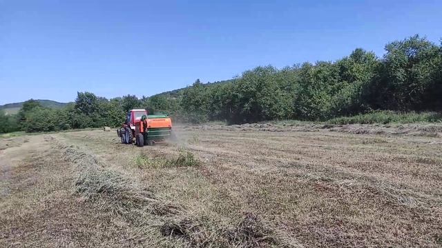 Прессование сена прессом пр 110  унисибмаш трактором Т 25