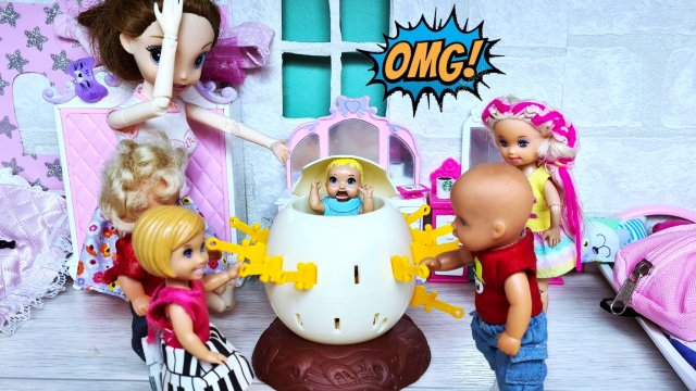 В ИГРУ ИГРАЛИ, В ДАНИКА ПОПАЛИ?? Катя и Макс веселая семейка! Смешные куклы Барби истории ДАРИНЕЛК