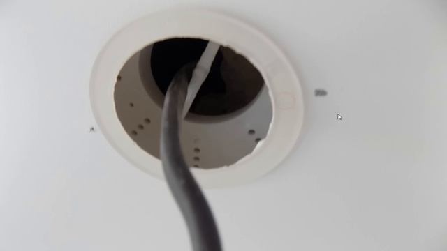 Установка люстры на натяжной потолок