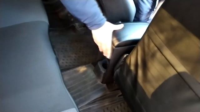 Чехлы на Рено Логан 2 Сандеро. Как снять сидение Рено Логан
