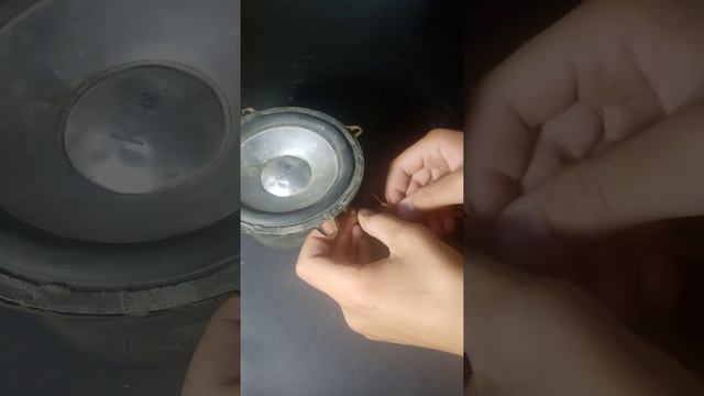 Как понять где плюс где минус на динамике.