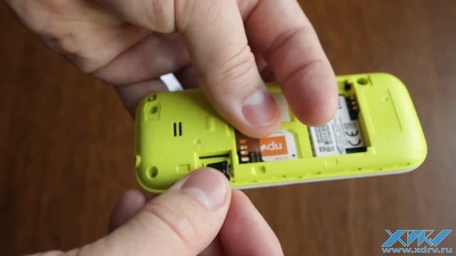 Как вставить SIM-карту в Samsung Music Guru 2 (SM-B310E) (XDRV.RU)