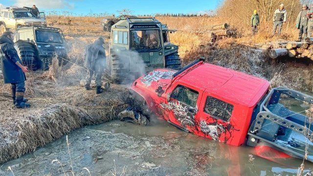 ЭВАКУАЦИЯ ОФФРОУД МОНСТРА! Jeep на 47" тракторах ПОЕХАЛ В БРОД off road пошел не по плану