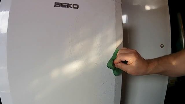 Удаление наклеек с холодильника