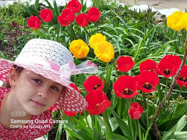 Алина в саду