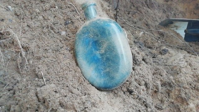 Коп по войне. Стеклянная фляга на выбитых позициях. Нам повезло!