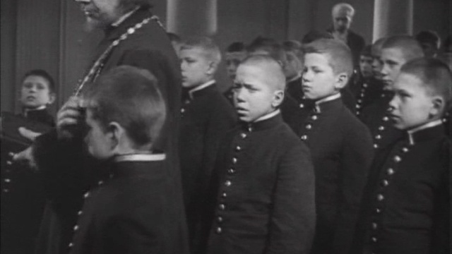 будущее образование (Человек в футляре.1939)