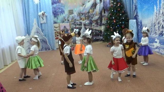 НОВОГОДНИЙ УТРЕННИК В СРЕДНЕЙ ГРУППЕ