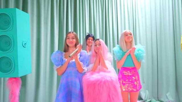 КОНКУРС - КРАШ ЗАГОРОДНОГО ДОМА!!! ЧЕРЛИДЕРШИ BUNNY и ДЕВОЧКИ ВЫБИРАЮТ САМОГО КРУТОГО ПАРНЯ!!!