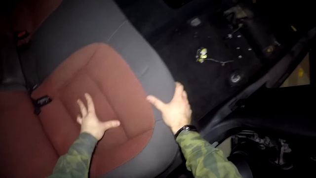 Как снять передние/задние сидения Nissan Qashqai 2006-2010год