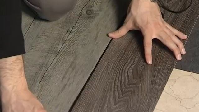 Укладка плитки ПВХ на клей.