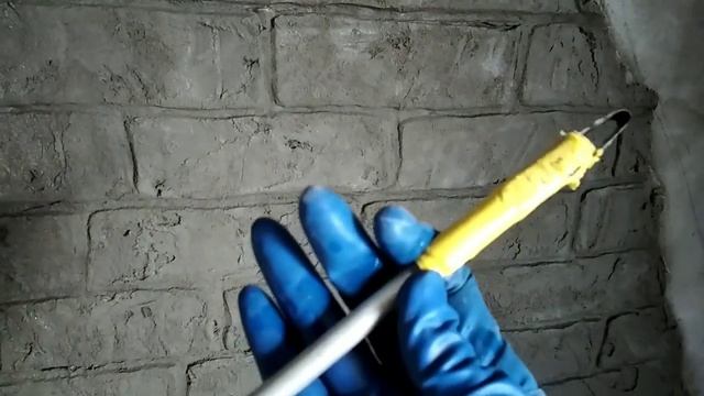 Декоративный кирпич фактурным валиком.
