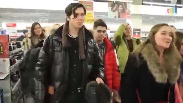 СМУГЛЯНКА в магазине - Я. Сумишевский