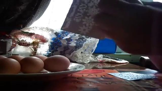 Пасха ,яйца красит #кристи карамелька 2016 год