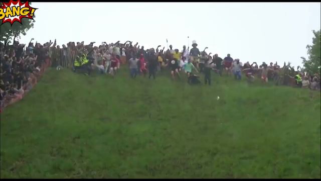 СОРЕВНОВАНИЯ ГОНКА ЗА СЫРОМ. АНГЛИЯ. Смешные соревнования.