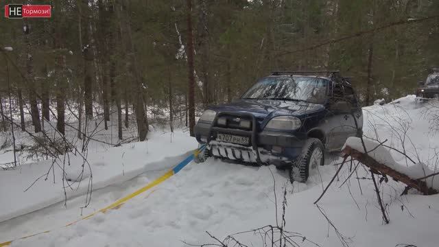 Джиперы влипли в непроходимые сугробы. Нива, УАЗ, Соболь, Land Rover на бездорожье.