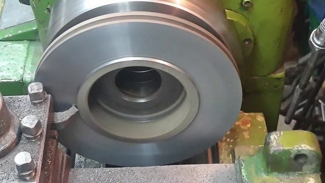 Разве так можно точить тормозные диски???