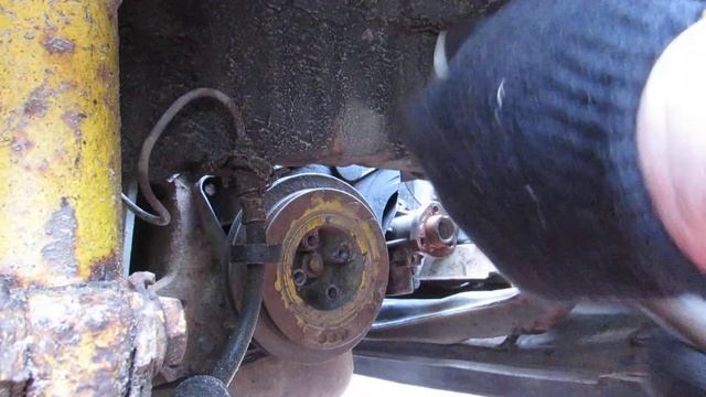 ГОЛЬФ 2 снимаем шкив коленвала 1.6дизель