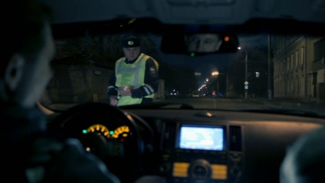ХБ - Харламов показывает жопу менту
