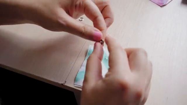 УСТАНОВКА КНОПОК НА ОДЕЖДУ в домашних условиях без помощи пресса