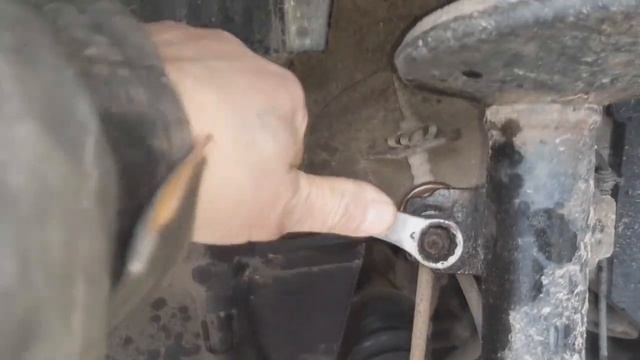 Рено Дастер . Замена стоек стабилизатора.