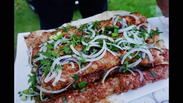 Рецепт люля-кебаб в домашних условиях / Как приготовить люля-кебаб из курицы