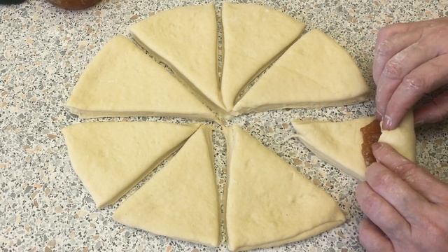 Восхитительные слоенки (слойки) на закваске с повидлом