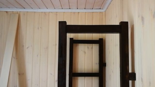 Простой и надежный деревянный стеллаж своими руками. Два варианта.