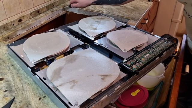 Замена разбитого стекла варочной панели на новое оригинальное.