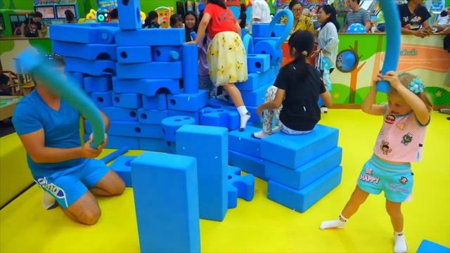 на детской площадке playground