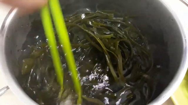 Салат из морской капусты (凉拌海带丝)