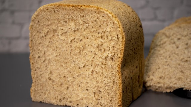 Хрустящая корочка, мягкий и пористый мякиш: ХЛЕБ "ДАРНИЦКИЙ" в хлебопечке Röndell RDE-1640