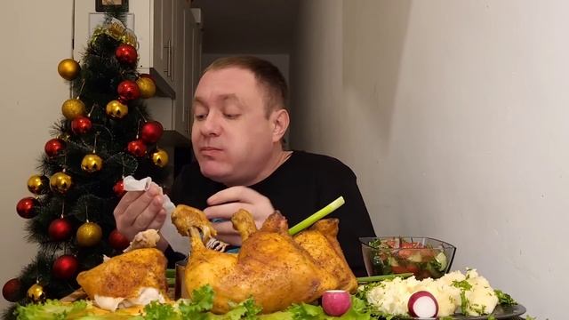 МУКБАНГ. ОБЖОР. КУРИНЫЕ ОКОРОЧКА В ДУХОВКЕ, ПЮРЕ, ЯИЧНИЦА, САЛАТ, МОЛОКО. АСМР. MUKBANG, ASMR.