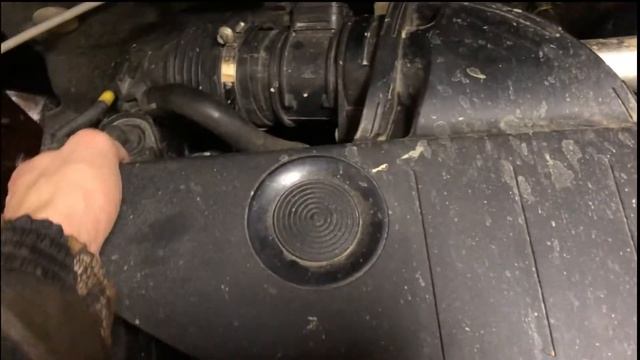 Замена воздушного фильтра на Renault Duster 1.5 dsi 2013 года