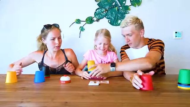 Милана и Папа ИГРАЮТ в РЕСТОРАН! Что ПОШЛО НЕ ТАК Скетч Челлендж от Family Box1