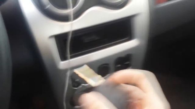 Renault Sandero 1.6 AT Обзор