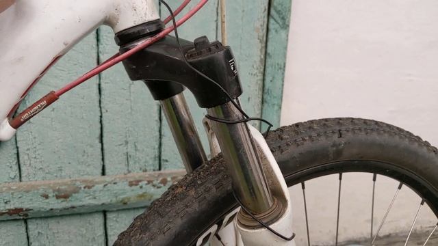 Регулировка рулевой колонки велосипеда. Туго поворачивает руль или люфт в рулевой колонке