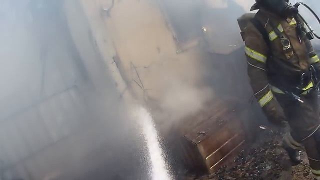 ПОЖАР В ЧАСТНОМ ДОМЕ / КАК ПОЖАРНЫЕ ТУШАТ ДОМА / Последствия после пожара