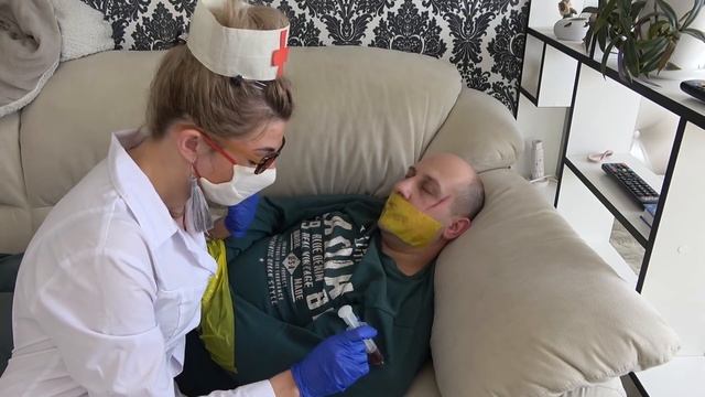 УКОЛ против УКУСА МОНСТРА. Медсестра СПАСАЕТ Толика. Крэйзи лайф