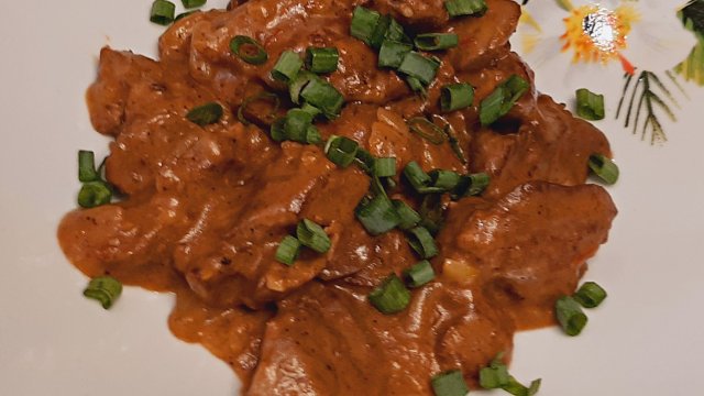 Печень по-строгановски