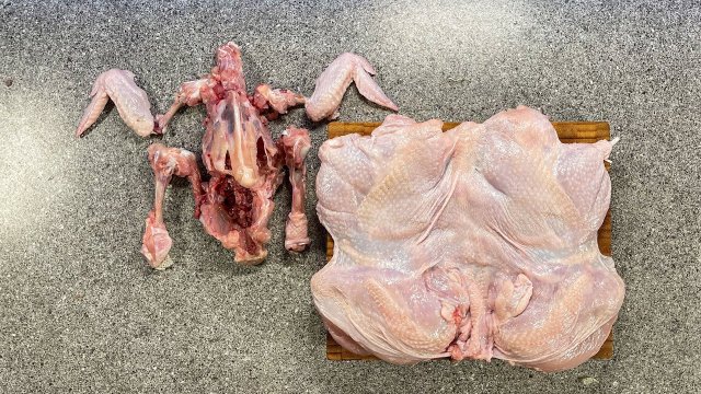 Как разделать курицу на рулет. Куриное мясо на коже без костей..