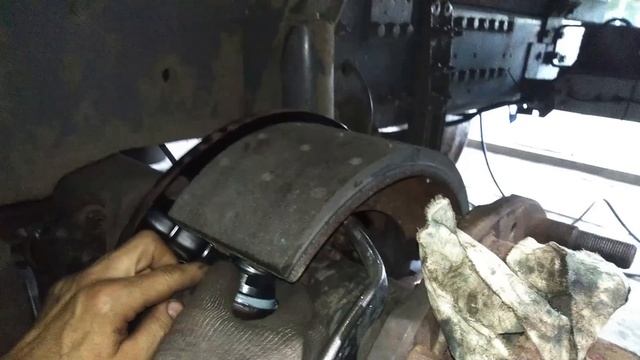 Вольво FH 12. Ленивец. Часть 4. Сборка тормоза и ступицы.