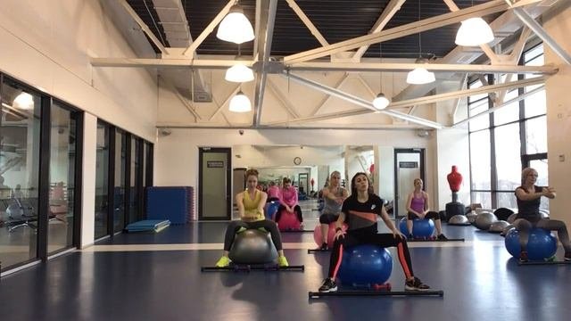 Fitball aerobics. Силовая аэробика. Тренировка с мячом.